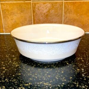 Lenox Moonspun Cream 9” Round Serving Bowl with Silver Accent EUC